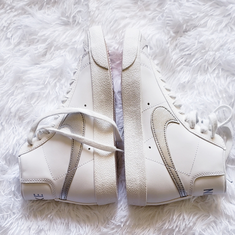 NIKE BLAZER MID '77